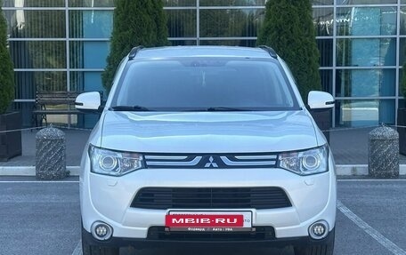 Mitsubishi Outlander III рестайлинг 3, 2013 год, 1 420 000 рублей, 2 фотография