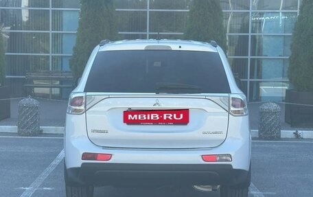 Mitsubishi Outlander III рестайлинг 3, 2013 год, 1 420 000 рублей, 5 фотография