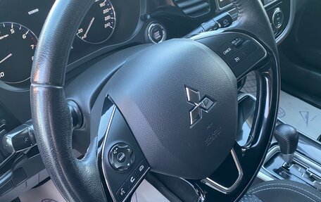 Mitsubishi Outlander III рестайлинг 3, 2018 год, 2 000 000 рублей, 15 фотография