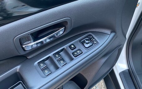 Mitsubishi Outlander III рестайлинг 3, 2018 год, 2 000 000 рублей, 16 фотография