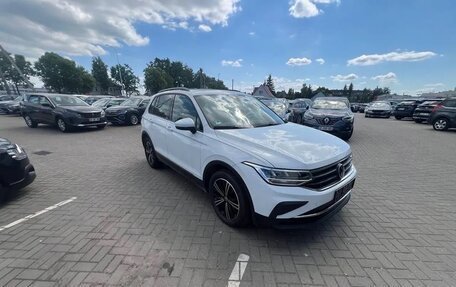 Volkswagen Tiguan II, 2022 год, 2 282 000 рублей, 2 фотография