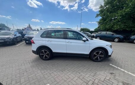 Volkswagen Tiguan II, 2022 год, 2 282 000 рублей, 6 фотография