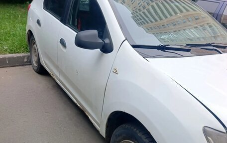 Renault Logan II, 2017 год, 300 000 рублей, 4 фотография