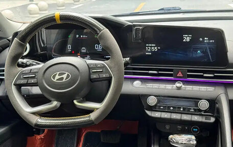 Hyundai Elantra, 2024 год, 1 390 000 рублей, 11 фотография