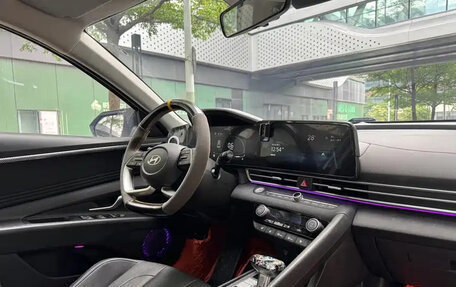 Hyundai Elantra, 2024 год, 1 390 000 рублей, 13 фотография
