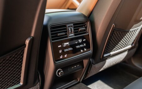 Porsche Cayenne III, 2024 год, 23 000 000 рублей, 34 фотография