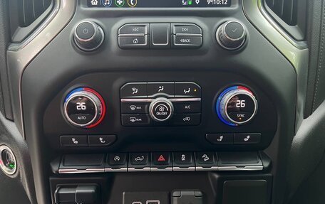 Chevrolet Silverado, 2021 год, 6 500 000 рублей, 20 фотография