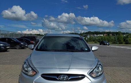 Hyundai Solaris II рестайлинг, 2012 год, 800 000 рублей, 1 фотография