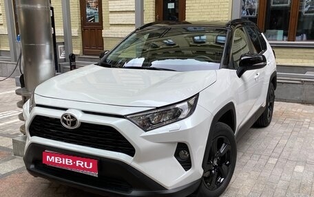 Toyota RAV4, 2020 год, 3 430 000 рублей, 1 фотография