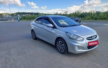 Hyundai Solaris II рестайлинг, 2012 год, 800 000 рублей, 5 фотография