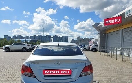 Hyundai Solaris II рестайлинг, 2012 год, 800 000 рублей, 2 фотография