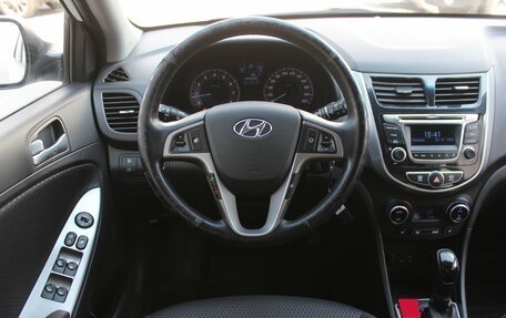 Hyundai Solaris II рестайлинг, 2015 год, 997 000 рублей, 16 фотография
