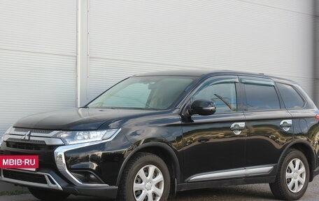 Mitsubishi Outlander III рестайлинг 3, 2019 год, 1 937 000 рублей, 5 фотография