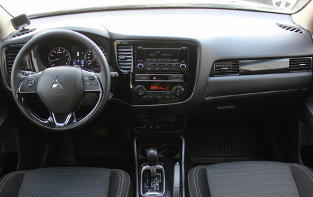Mitsubishi Outlander III рестайлинг 3, 2019 год, 1 937 000 рублей, 7 фотография