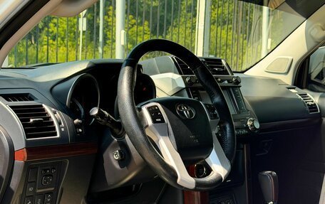Toyota Land Cruiser Prado 150 рестайлинг 2, 2017 год, 3 699 000 рублей, 8 фотография