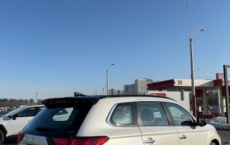 Mitsubishi Outlander III рестайлинг 3, 2022 год, 3 449 000 рублей, 4 фотография