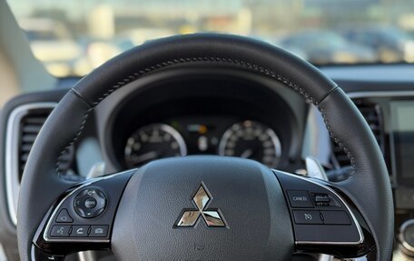 Mitsubishi Outlander III рестайлинг 3, 2022 год, 3 449 000 рублей, 10 фотография