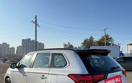 Mitsubishi Outlander III рестайлинг 3, 2022 год, 3 449 000 рублей, 6 фотография