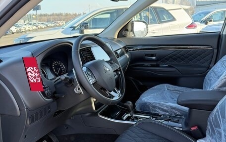 Mitsubishi Outlander III рестайлинг 3, 2022 год, 3 449 000 рублей, 8 фотография