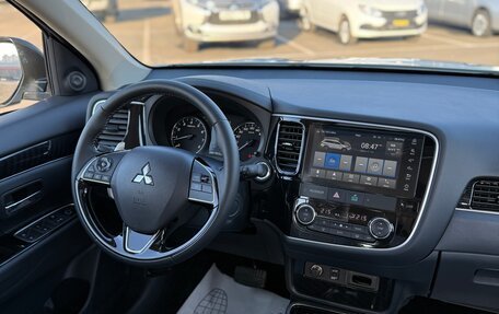 Mitsubishi Outlander III рестайлинг 3, 2022 год, 3 449 000 рублей, 15 фотография