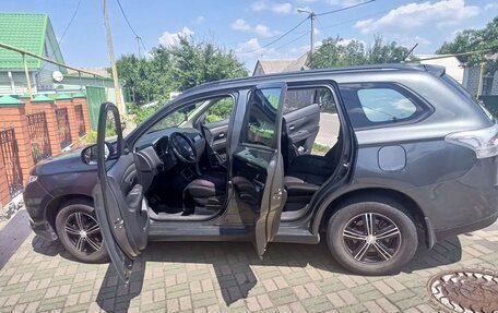 Mitsubishi Outlander III рестайлинг 3, 2013 год, 1 800 000 рублей, 2 фотография