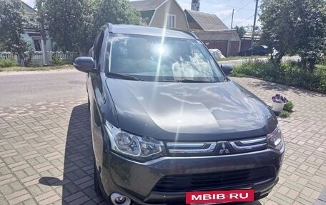 Mitsubishi Outlander III рестайлинг 3, 2013 год, 1 800 000 рублей, 4 фотография