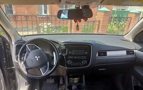 Mitsubishi Outlander III рестайлинг 3, 2013 год, 1 800 000 рублей, 8 фотография