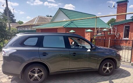Mitsubishi Outlander III рестайлинг 3, 2013 год, 1 800 000 рублей, 11 фотография