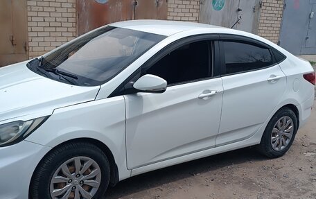 Hyundai Solaris II рестайлинг, 2012 год, 700 000 рублей, 5 фотография