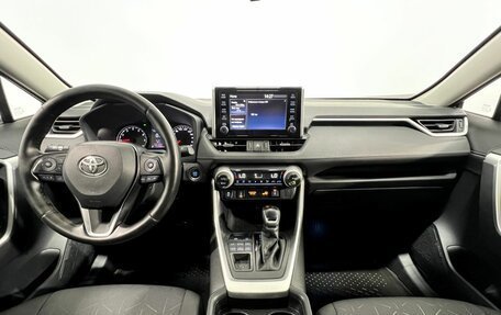 Toyota RAV4, 2020 год, 3 100 000 рублей, 13 фотография