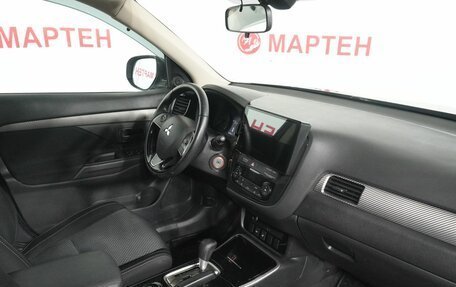 Mitsubishi Outlander III рестайлинг 3, 2018 год, 1 719 000 рублей, 10 фотография