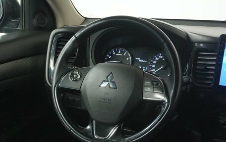 Mitsubishi Outlander III рестайлинг 3, 2018 год, 1 719 000 рублей, 16 фотография