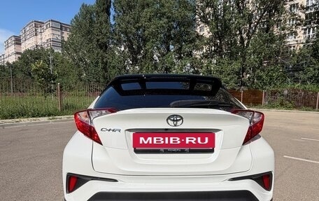 Toyota C-HR I рестайлинг, 2021 год, 2 400 000 рублей, 3 фотография
