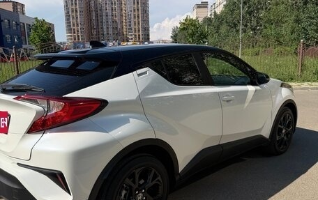 Toyota C-HR I рестайлинг, 2021 год, 2 400 000 рублей, 4 фотография