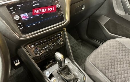 Volkswagen Tiguan II, 2018 год, 2 499 000 рублей, 18 фотография