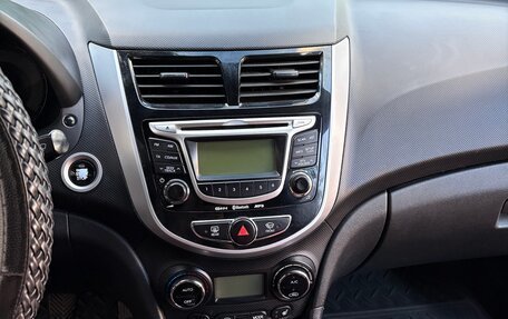 Hyundai Solaris II рестайлинг, 2011 год, 819 000 рублей, 13 фотография