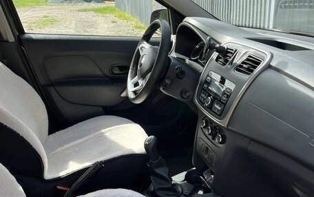 Renault Logan II, 2018 год, 750 000 рублей, 6 фотография