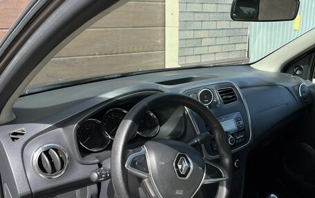 Renault Logan II, 2018 год, 750 000 рублей, 7 фотография