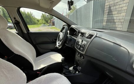 Renault Logan II, 2018 год, 750 000 рублей, 5 фотография
