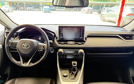 Toyota RAV4, 2021 год, 3 200 000 рублей, 10 фотография