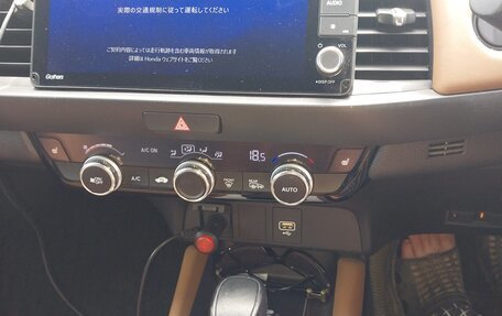 Honda Fit, 2020 год, 1 800 000 рублей, 9 фотография