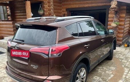 Toyota RAV4, 2017 год, 2 320 000 рублей, 2 фотография