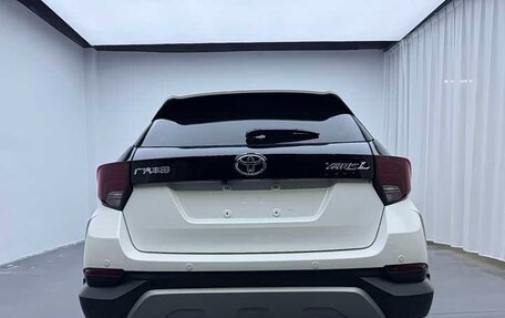 Toyota Yaris XP150 рестайлинг, 2023 год, 1 440 000 рублей, 8 фотография