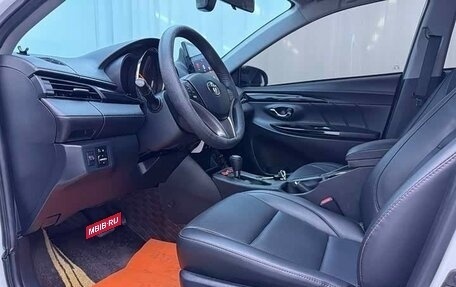 Toyota Yaris XP150 рестайлинг, 2023 год, 1 440 000 рублей, 5 фотография