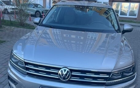 Volkswagen Tiguan II, 2018 год, 2 899 999 рублей, 1 фотография