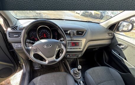 KIA Rio III рестайлинг, 2015 год, 990 000 рублей, 10 фотография