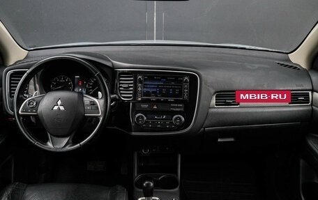 Mitsubishi Outlander III рестайлинг 3, 2012 год, 1 000 000 рублей, 10 фотография