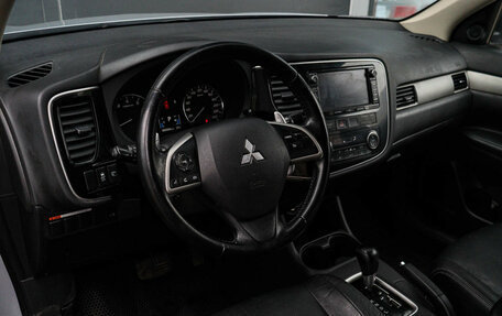 Mitsubishi Outlander III рестайлинг 3, 2012 год, 1 000 000 рублей, 13 фотография