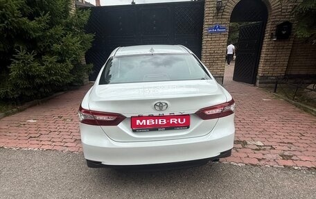 Toyota Camry, 2020 год, 2 600 000 рублей, 1 фотография