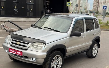 Chevrolet Niva I рестайлинг, 2005 год, 285 000 рублей, 1 фотография